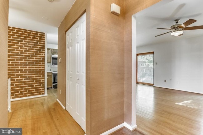 Building Photo - 1809 N Uhle St