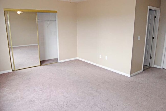 Building Photo - Available July 18th