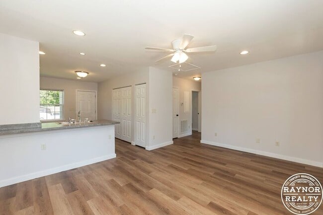 Building Photo - 201 Smith Dr