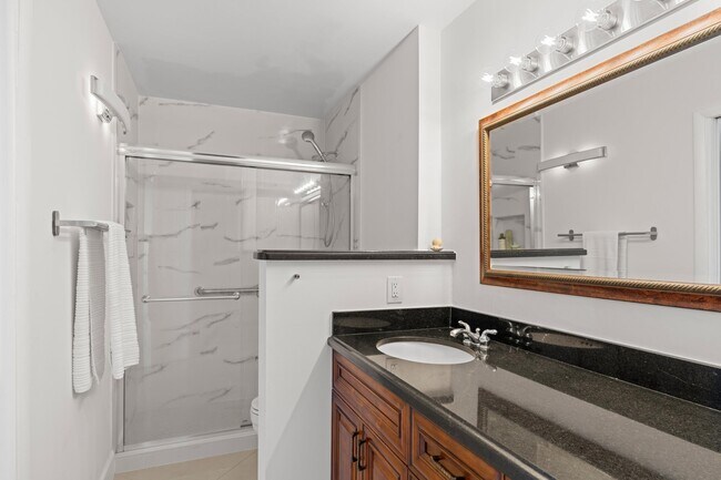 Building Photo - 825 Egret Cir