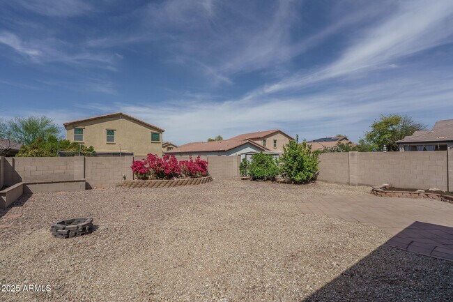 Building Photo - 10822 W Saddlehorn Rd