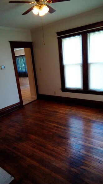 Building Photo - 106 Vine St