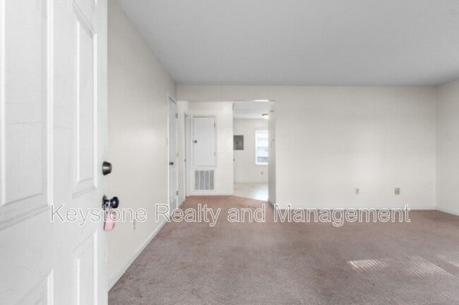 Building Photo - 0 286 Thompsonville Ln