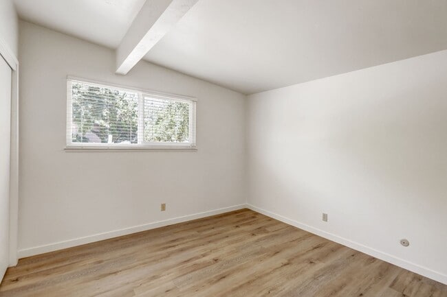 Building Photo - 406 Scripps Dr