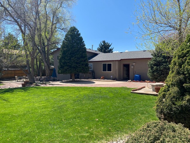 Building Photo - Wonderfully taken care of Tri Level Home w...
