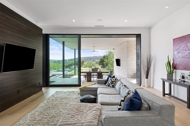 Building Photo - 4202 Serene Hills Dr