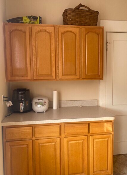 Kitchen - 616 Whalley Ave