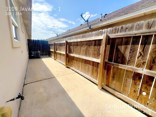 Building Photo - 3109 Javalina Ave