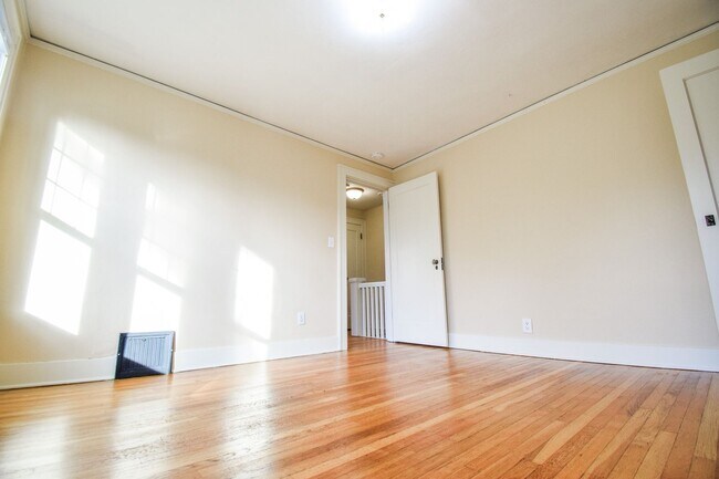 Building Photo - CLA2613-2615