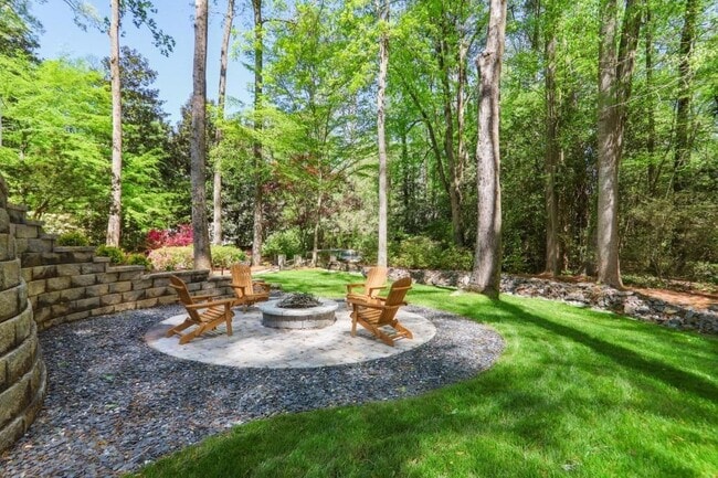 Building Photo - 1007 Somerset Dr NW