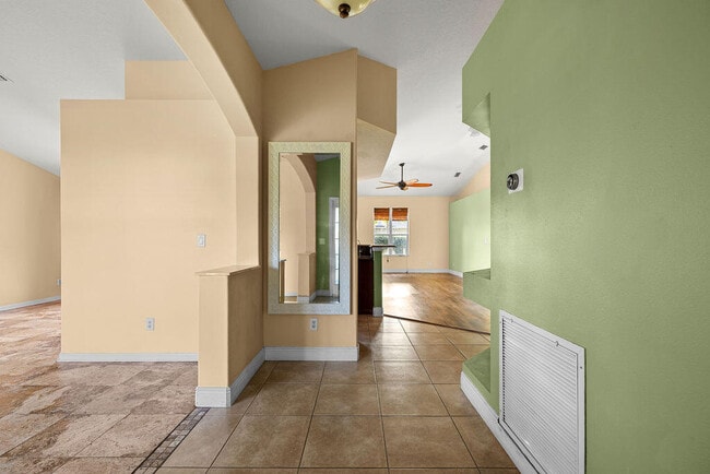 Building Photo - 2290 SW Tampico St