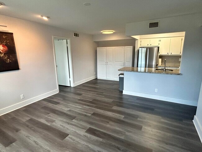 Building Photo - 7154 Golf Colony Ct