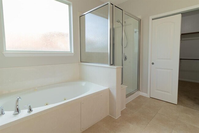 Building Photo - 2102 Monticello Ct