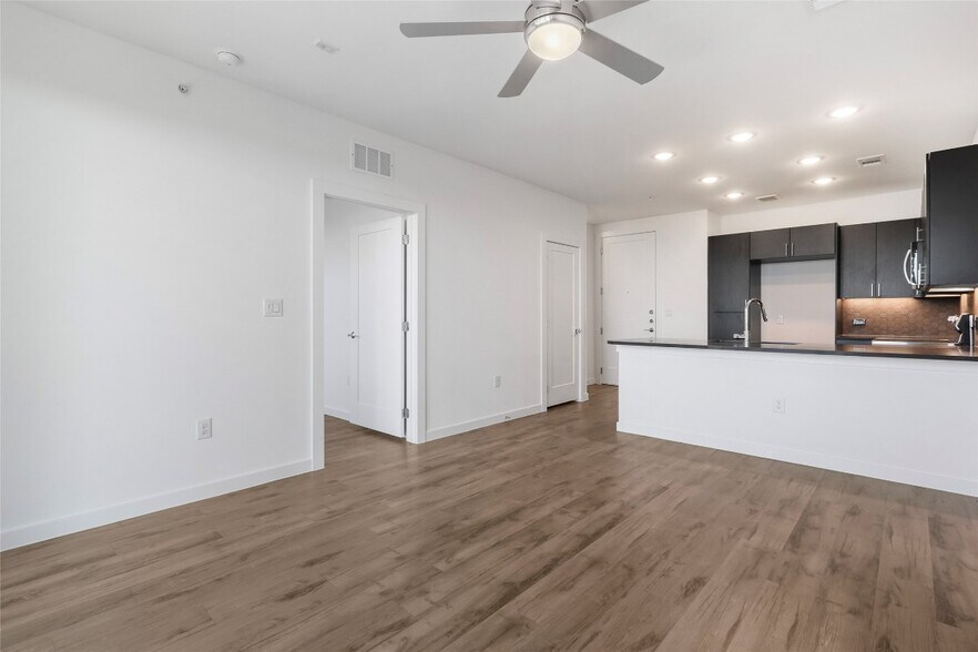 Building Photo - 4801 Springdale Rd