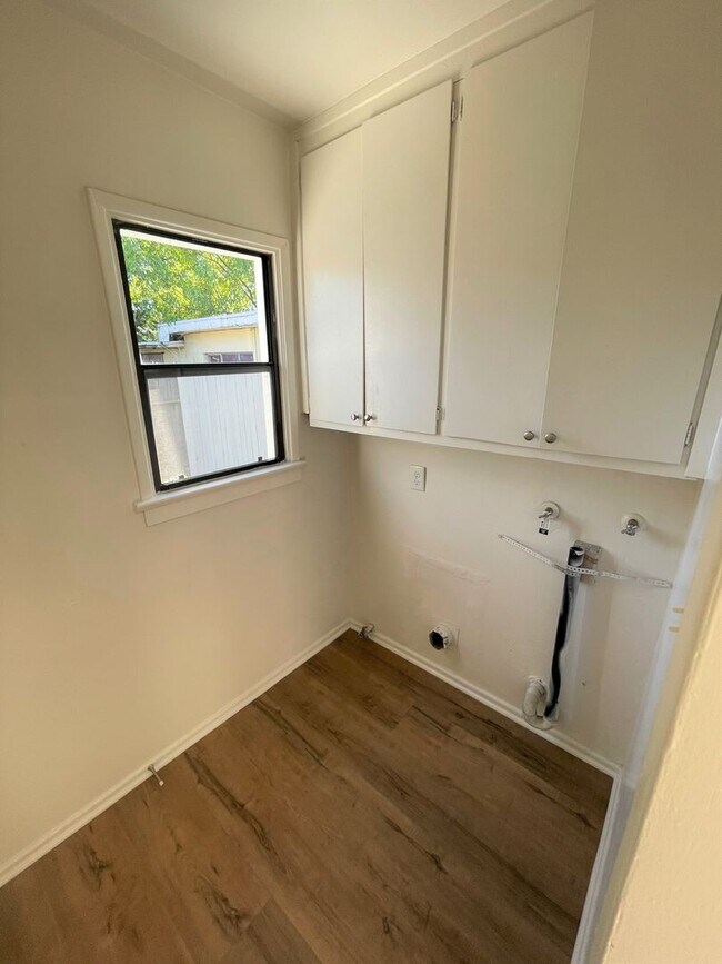 Building Photo - 740main