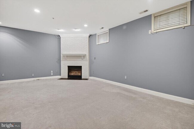 Building Photo - 1169 Regal Oak Dr