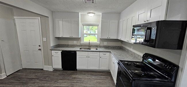 Building Photo - 215 San Jacinto St