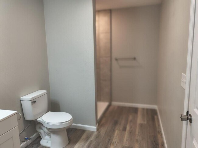 Building Photo - 1007 N Quincy Ave