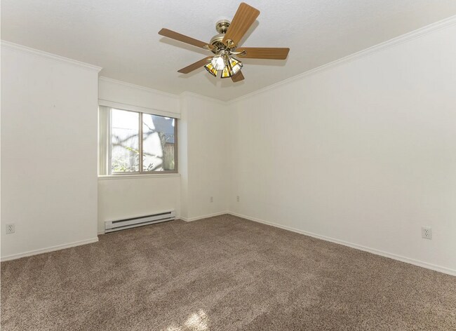 Building Photo - 2 bed, 2 bath rental condo in Lake Oswego ...
