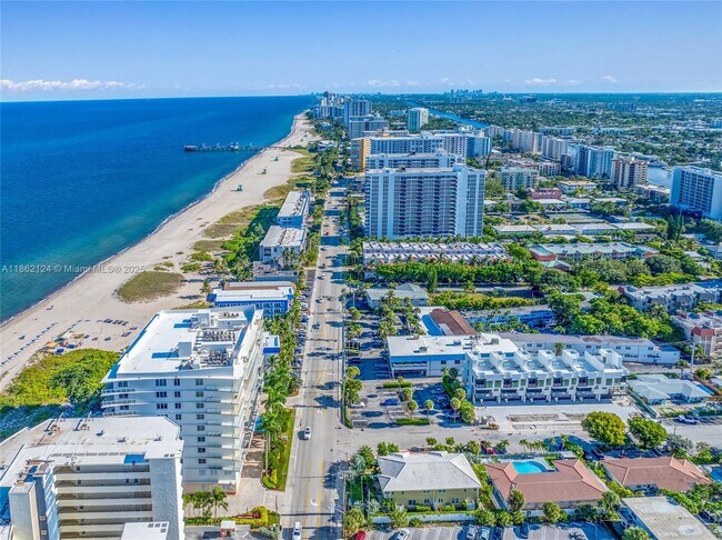 Building Photo - 704 N Ocean Blvd