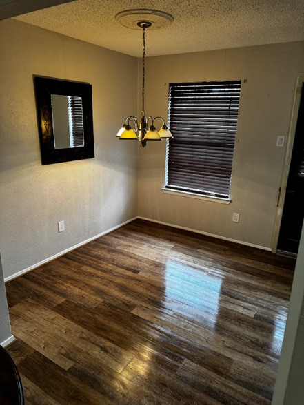 Building Photo - 15712 Top Ct