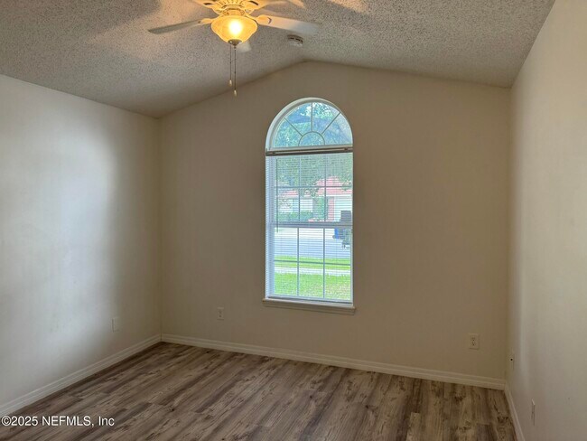 Building Photo - 96676 Commodore Point Dr