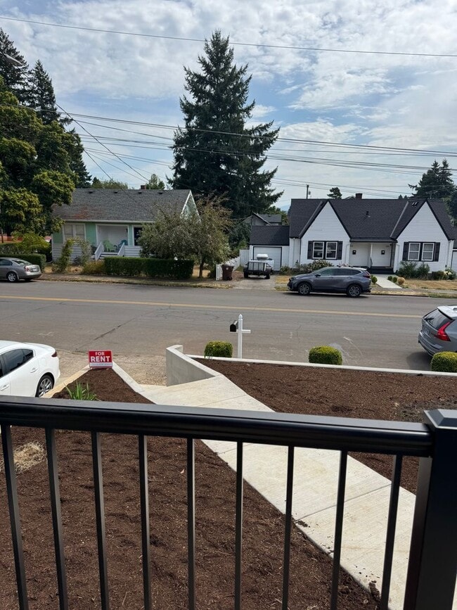 Building Photo - Beautiful newly renovated home on the hill...