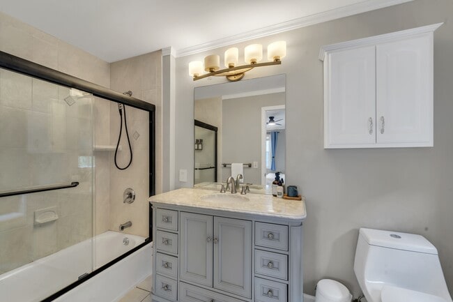 Building Photo - 15 Legend Hills Dr