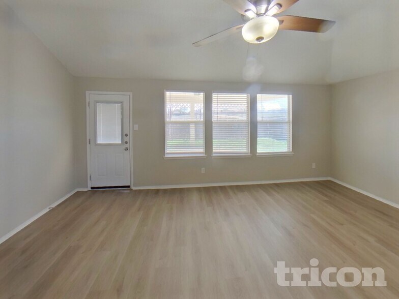 Building Photo - 421 Rowdy Dr