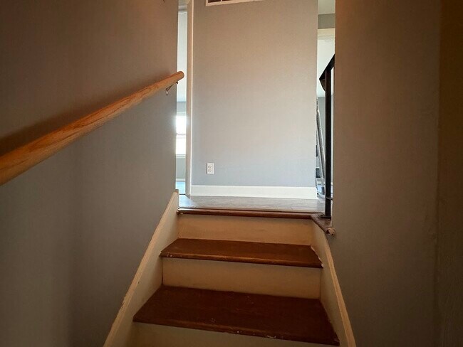 Building Photo - 4W S Fernwood Dr