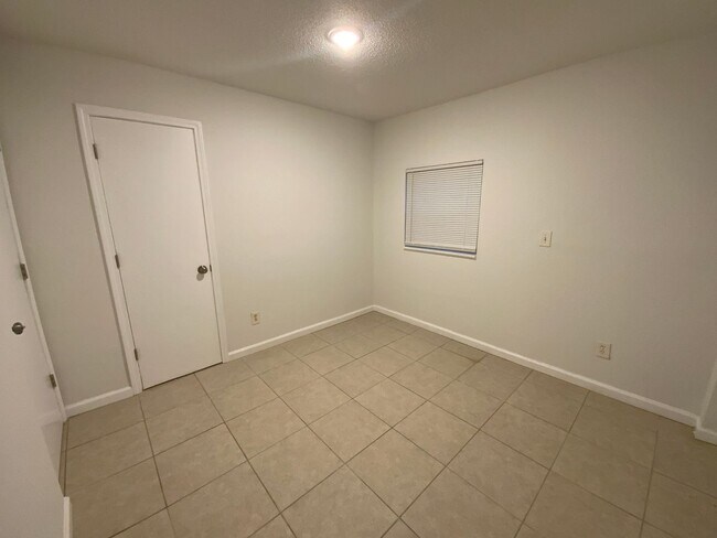 Building Photo - 211 Snead Dr