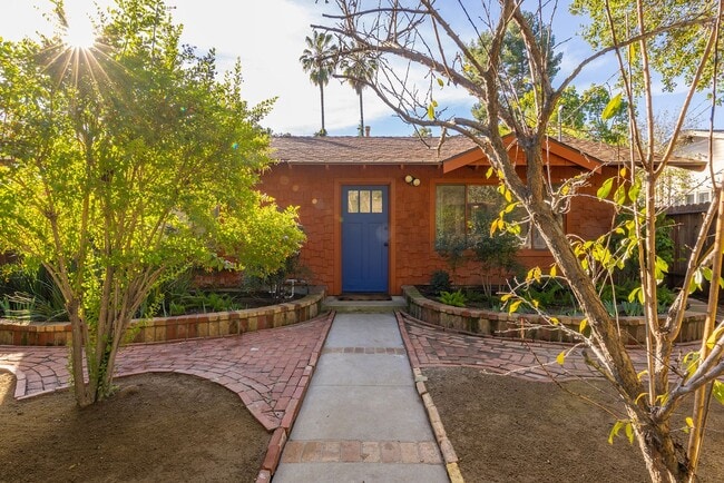 Building Photo - Prime Ojai Location!