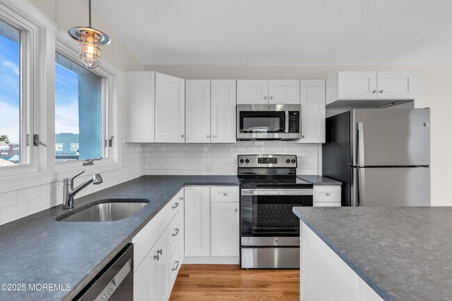 Building Photo - 525 Washington Blvd