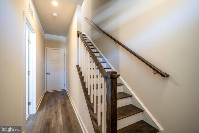 Building Photo - 14062 Sunrise Valley Dr