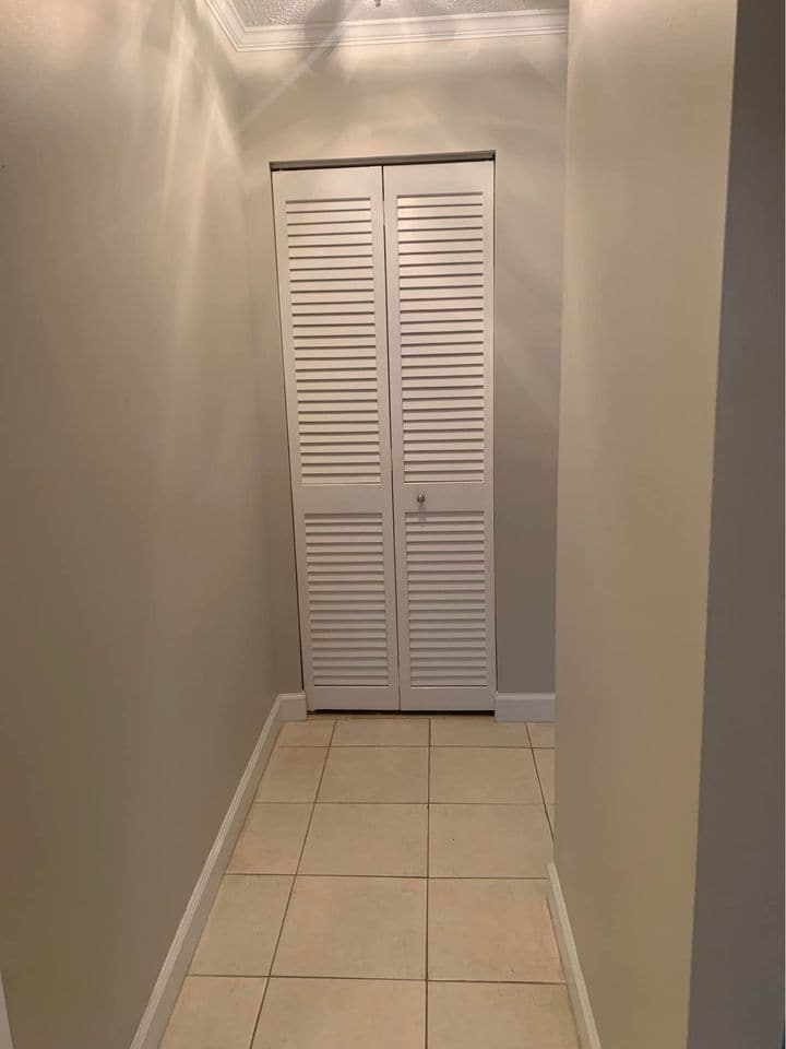 Linen closet - 5201 ATLANTIC Blvd