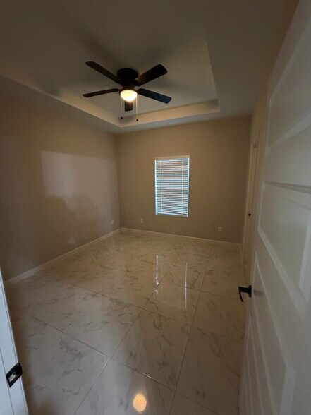 Building Photo - 1004 W 8th St