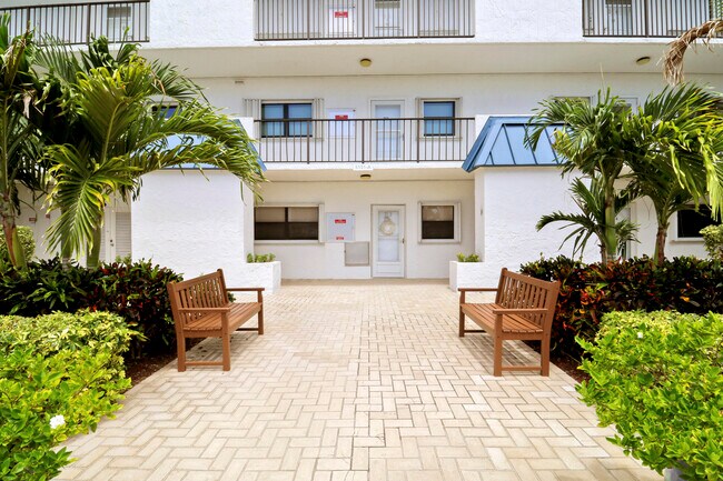 Building Photo - 5151 N Hwy A1A