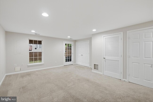 Building Photo - 45570 Trestle Terrace