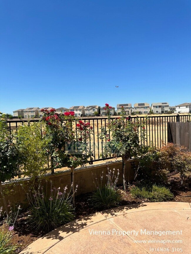 Building Photo - 1347 Larkspur Dr