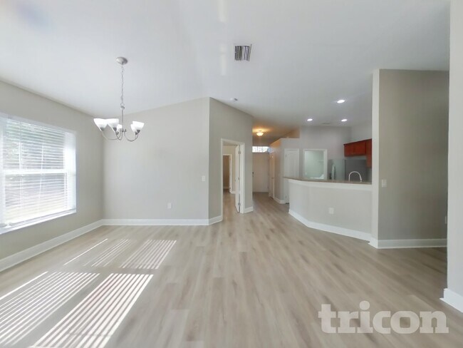 Building Photo - 6681 Freeport Dr