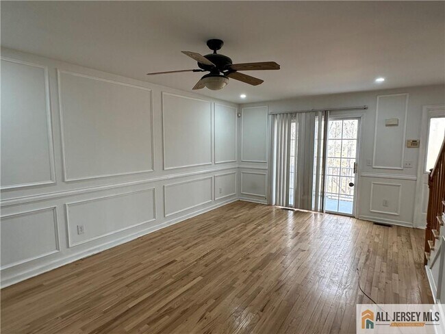 Building Photo - 352 Bowler Ct