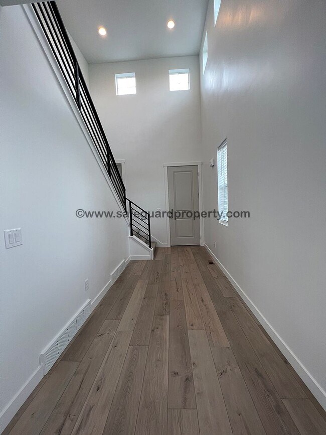 Building Photo - Newer 4 Bedroom Home in West Jordan