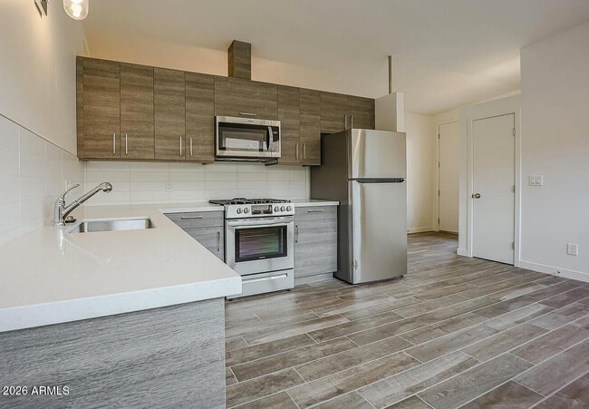 Building Photo - 4539 N 8th Pl