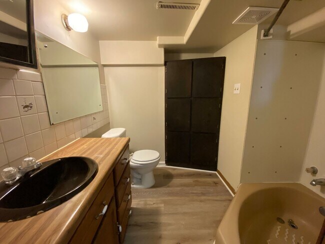 Building Photo - 2612 Leland Ave