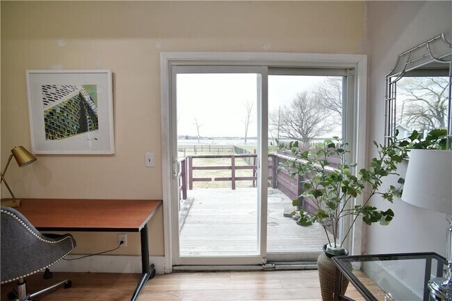 Building Photo - 2331 Edgemere Dr