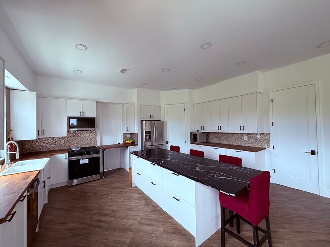 Building Photo - 3273 Hedwig Rd