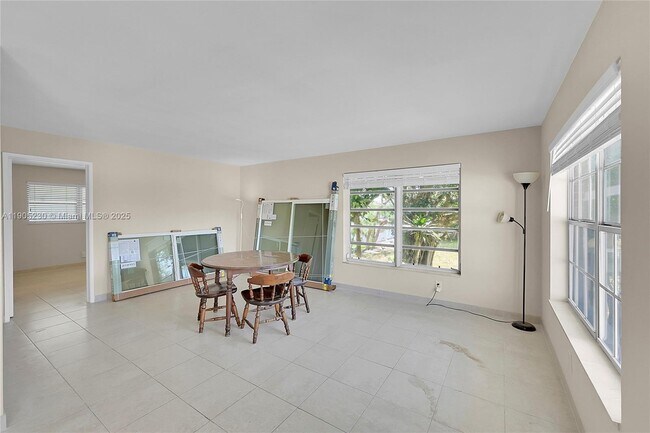 Building Photo - 3217 NE 11th St