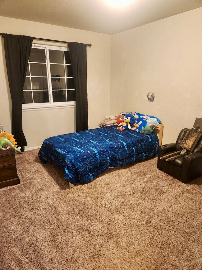 Building Photo - Gorgeous 3 bed/2.5 bath home with 3-CAR TANDEM GARAGE in Painted Sky