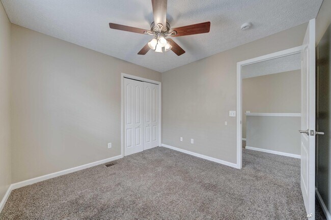 Building Photo - 6440 Summer Oak Dr