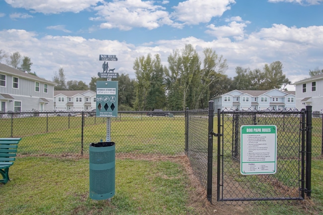 Building Photo - Spacious 3BR/2.5BA Townhome with 1-Car Garage in Admiral’s Quarters—Pool, Dog Park, Near 9 Mile R...